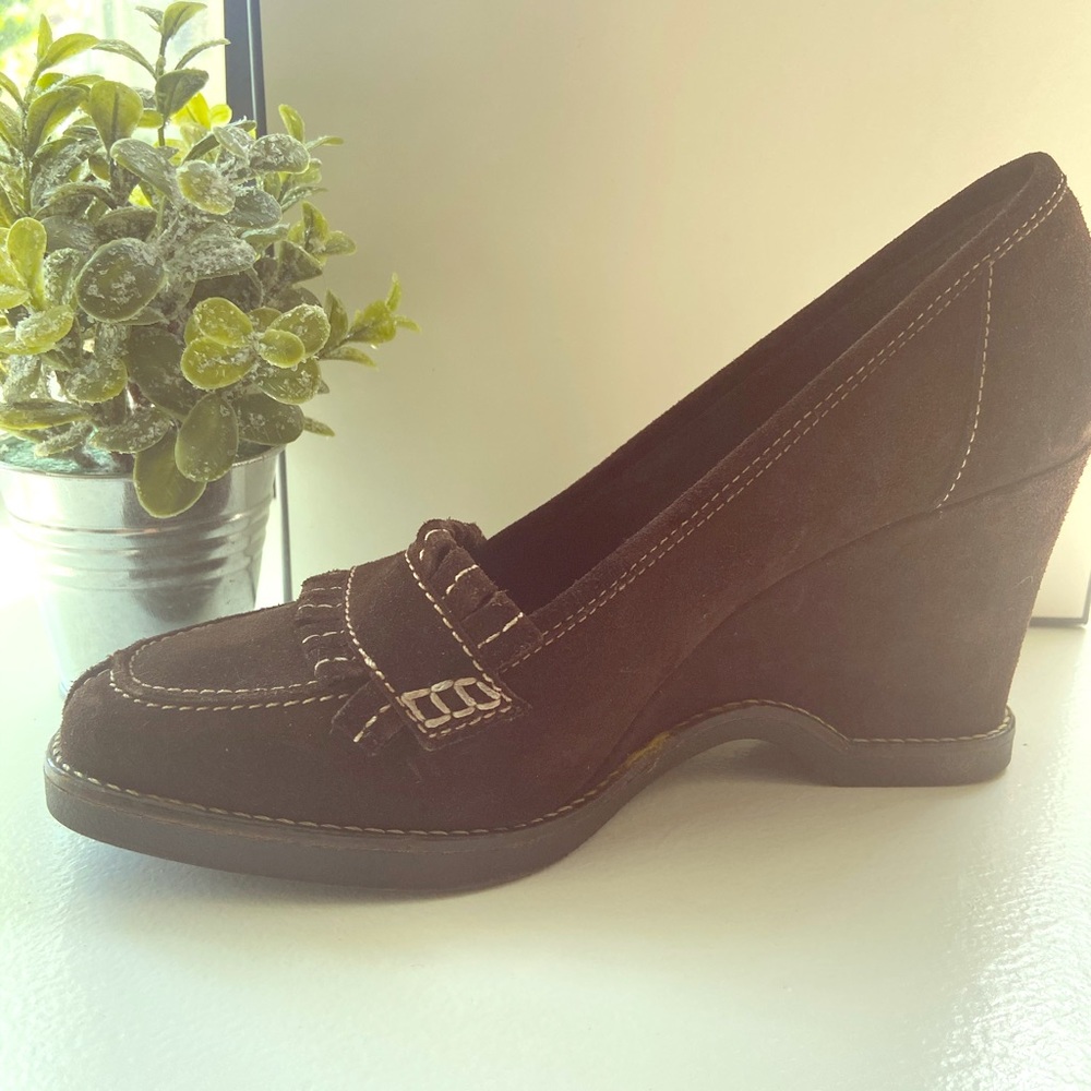 Via Spiga suede 3” wedge loafer shoe .